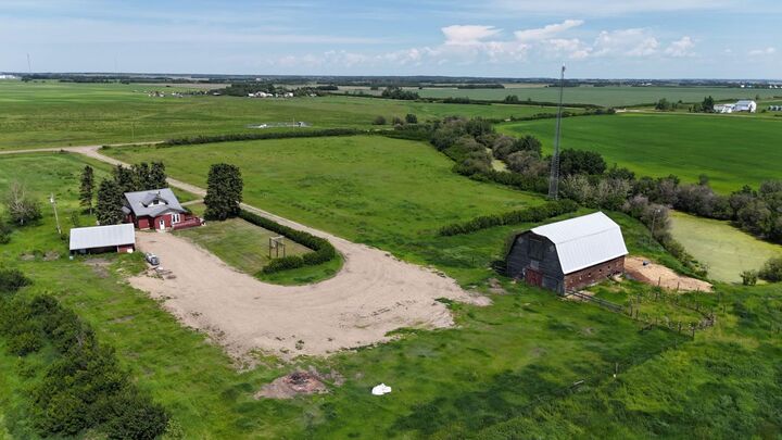 Property Photo: 255025 Township 814 Road AB T0H 0L0