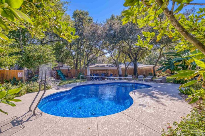 Property Photo: 230 Oviedo St FL 32561