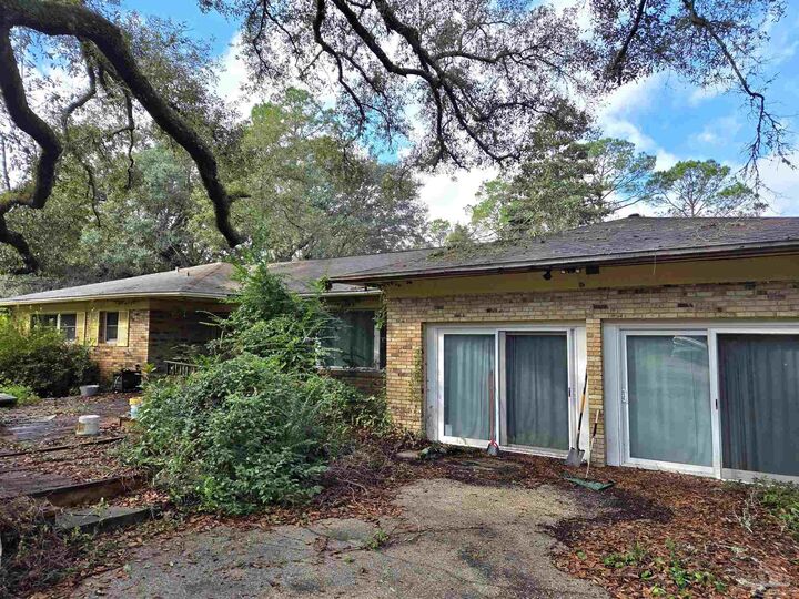 Property Photo:  8515 Klondike Rd  FL 32526