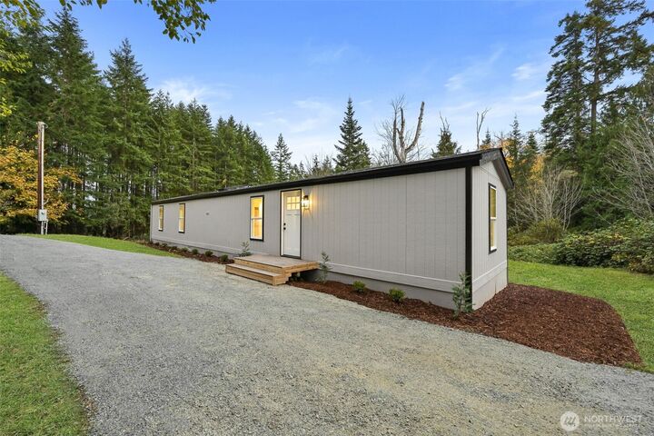 32 E Mountain View Rd  Camano Island WA 98282 photo