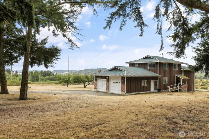 Property Photo: 2725 Hunt Road WA 98277