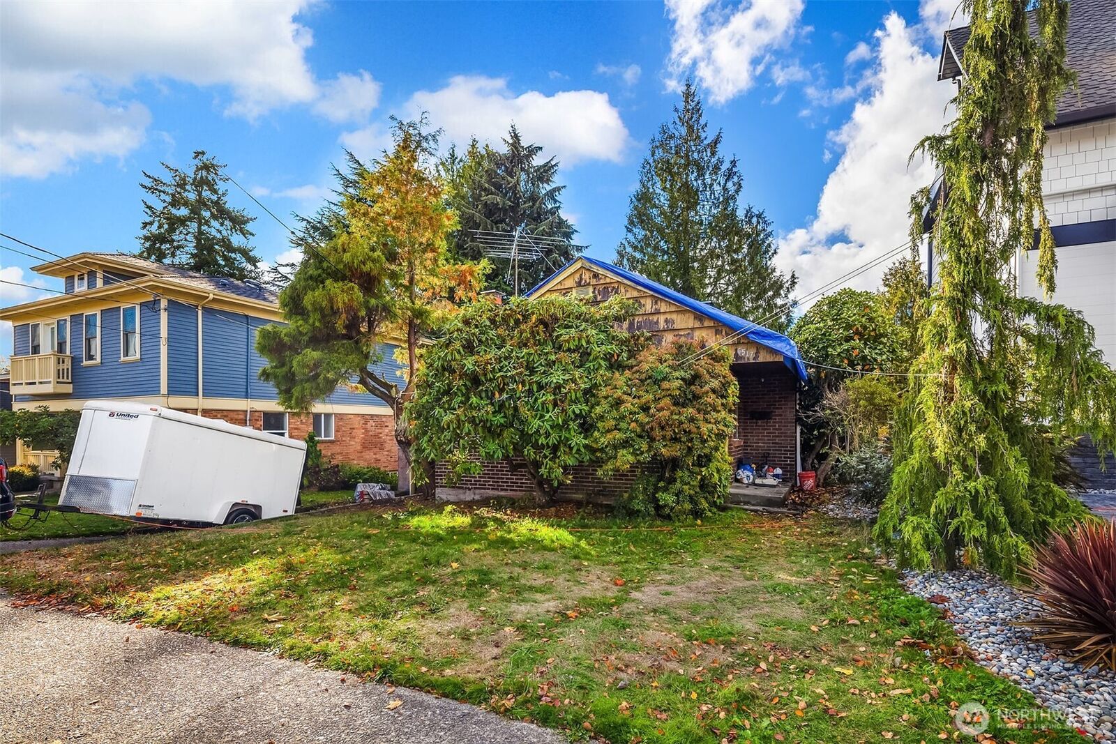 Property Photo:  6517  39th Avenue NE  WA 98115