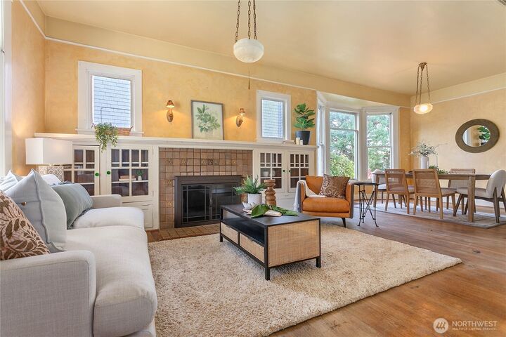 Property Photo:  1012  17th Street  WA 98225