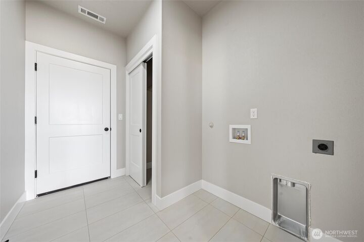 Property Photo: 1161 E Mt Hood Street WA 99344