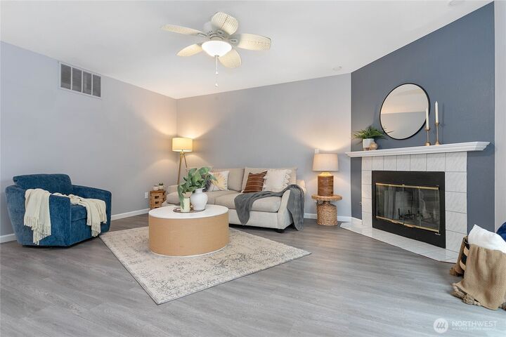 Property Photo:  805  Nevada Street  WA 98229 