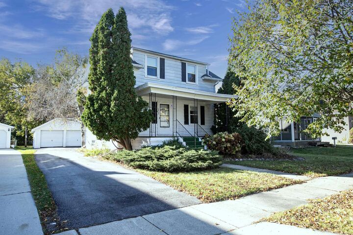 248 E Bank Street  Fond Du Lac WI 54935-2422 photo