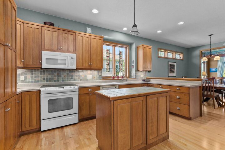 Property Photo: 924 E Pondview Court WI 54913