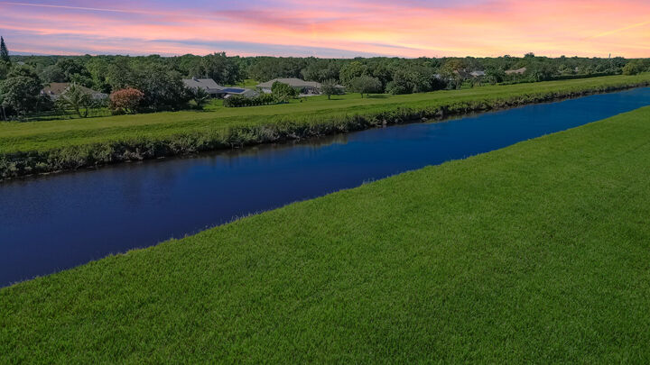 Property Photo:  788 SE Villandry Way  FL 34984