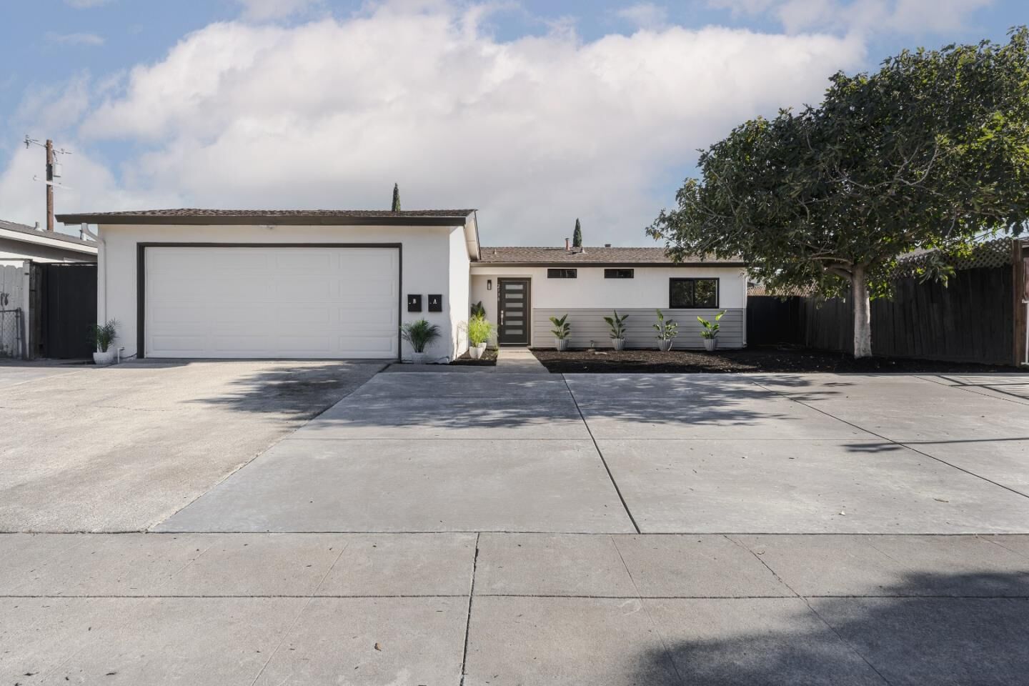 Property Photo: 2130 Evelyn Avenue CA 95122
