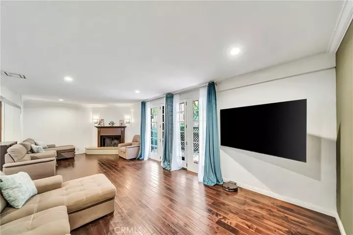 Property Photo:  24420 Victory 5  CA 91367 