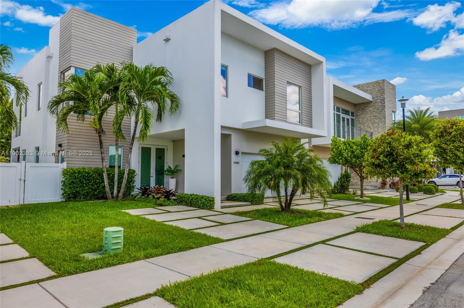 Property Photo:  10580 NW 67th Ter  FL 33178