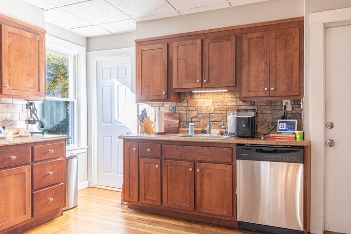 Property Photo:  105 Ardmore Road  CT 06119