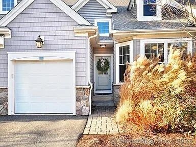 Property Photo:  33 Bradford Walk 33  CT 06032