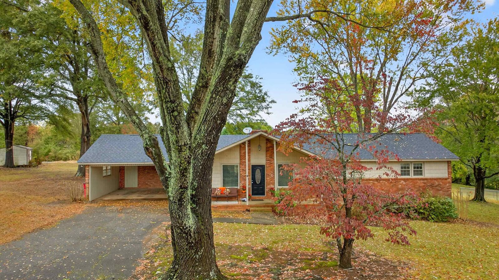 Property Photo:  130 Carlton Drive  SC 29349 
