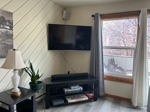 Property Photo:  211 N 1st Ave 5  ID 83340