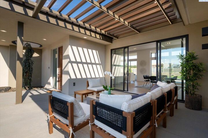 Property Photo:  104118 E Addison Ave  WA 99338 