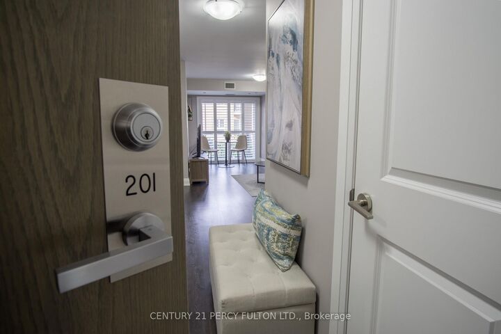 Photo de la propriété:  481 Rupert Avenue 201  ON L4A 1Y7 