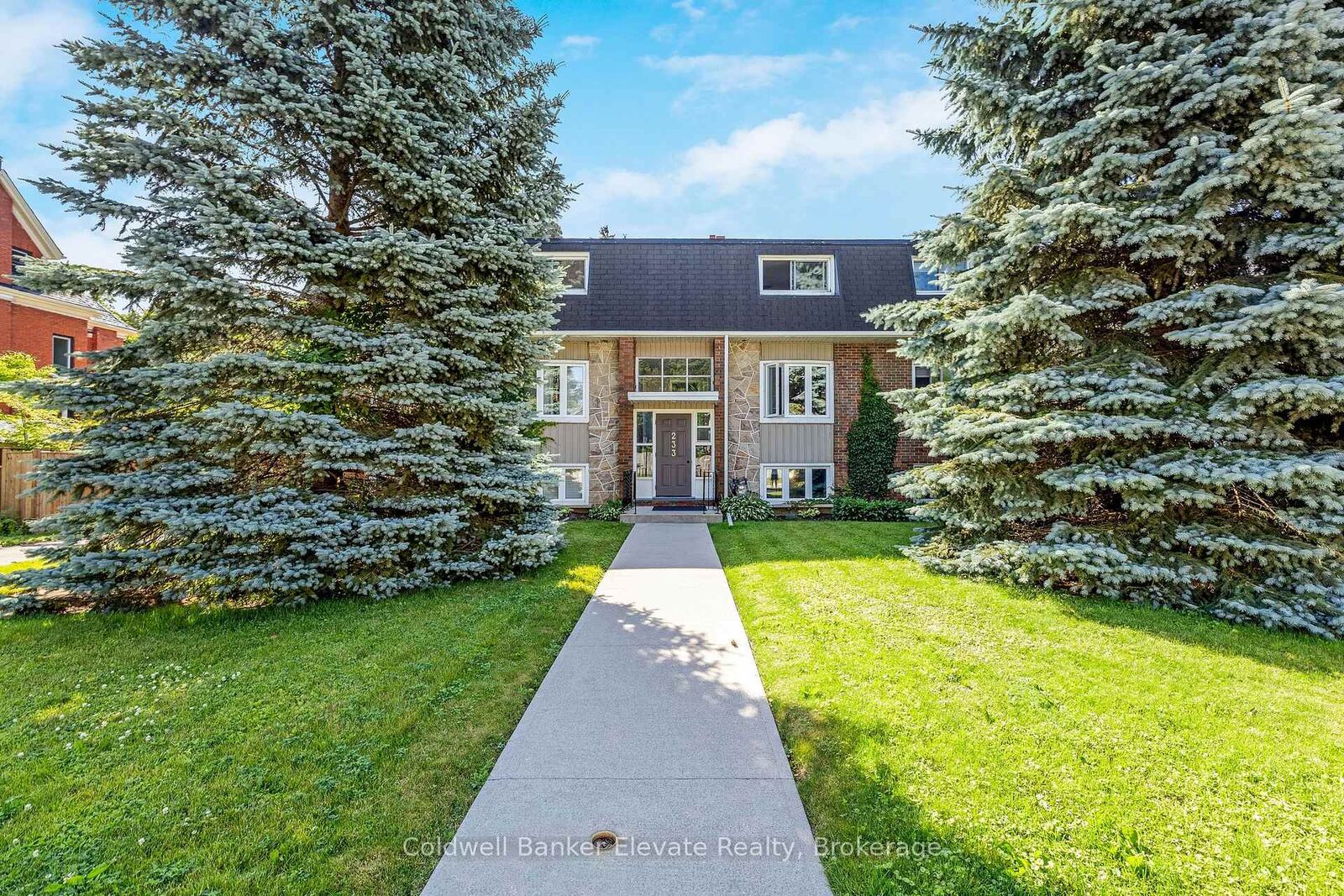 Property Photo:  233 Westminster Drive S 24  ON N3H 1T2 