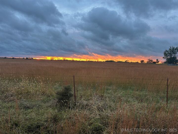 Property Photo:  001 S 260 Road  OK 74467