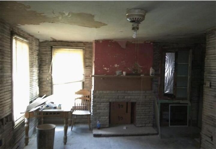 Property Photo:  1746 Grange  PA 15022 