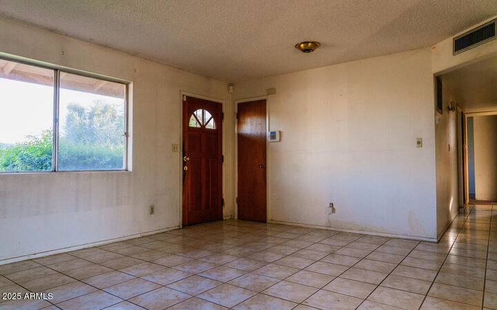 Property Photo: 3609 W Denton Lane AZ 85019