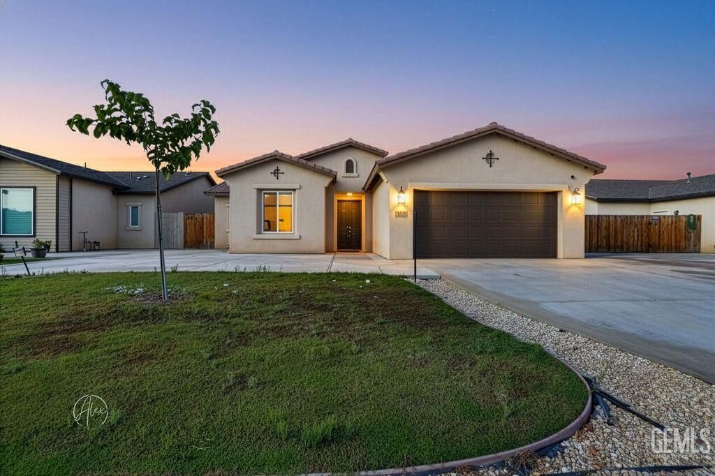 Property Photo: 7904 Bristol Spring Avenue CA 93313