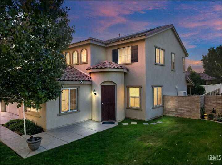 Property Photo:  10114 Oporto Way  CA 93306 