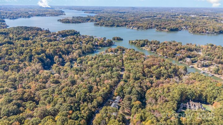 Property Photo:  13704 Woody Point Road  NC 28278 