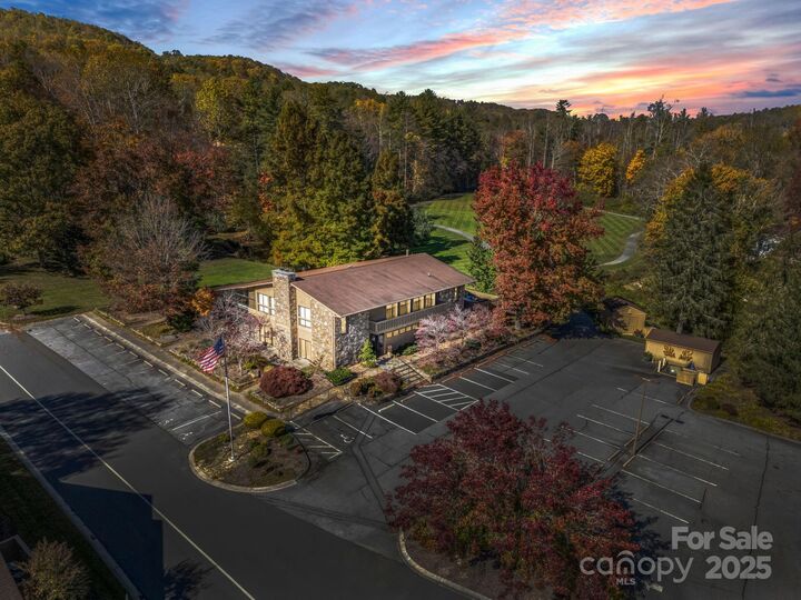 Property Photo:  502 Live Oak Lane  NC 28791