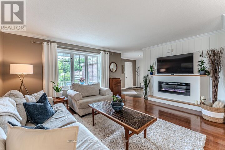 Property Photo: 95 Crompton Drive ON L4M 6P1