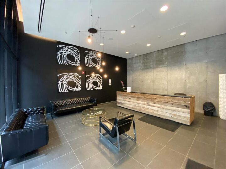 Property Photo:  311 Hargrave Street  MB R3B 0V8