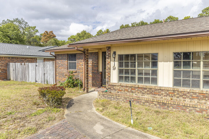 Property Photo:  119 12th Avenue  FL 32579 