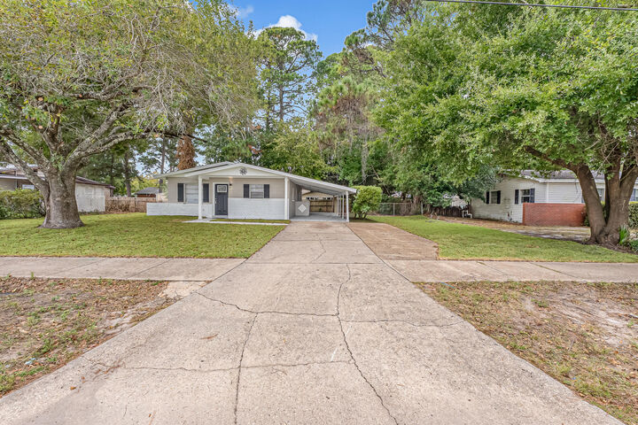 Property Photo:  12 NW Memorial Parkway  FL 32548 