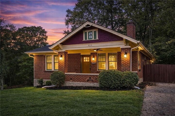 Property Photo:  829 Rose Circle SW  GA 30310 