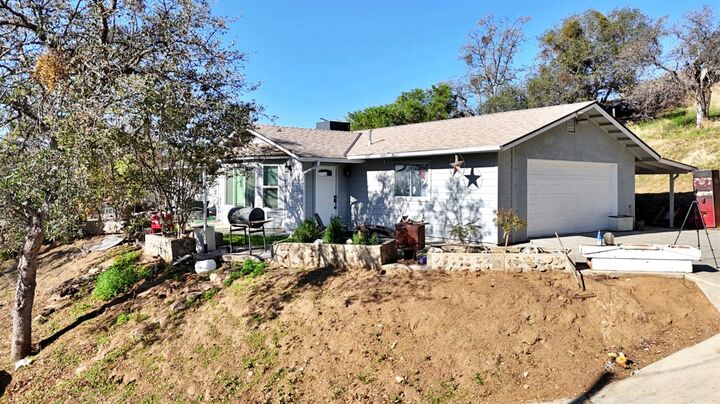Property Photo:  34045 George Smith Road  CA 93675 