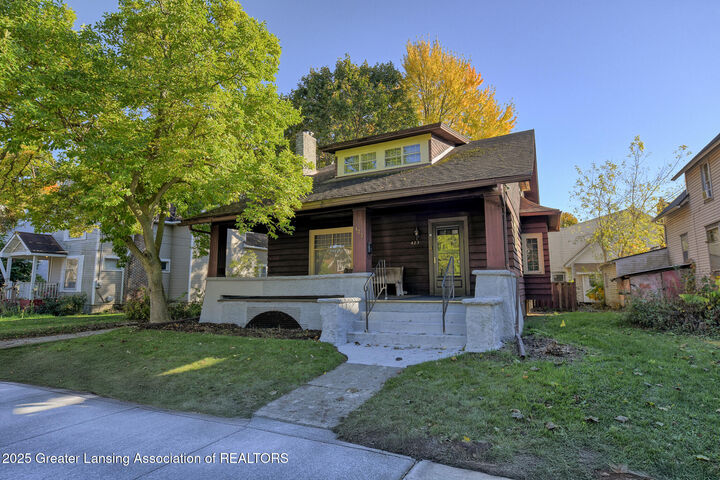 Property Photo: 423 W Cesar Chavez Avenue MI 48906