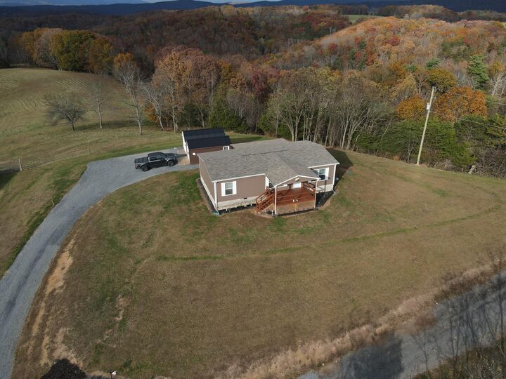 Property Photo:  5076 Pine Grove Rd  WV 24918 