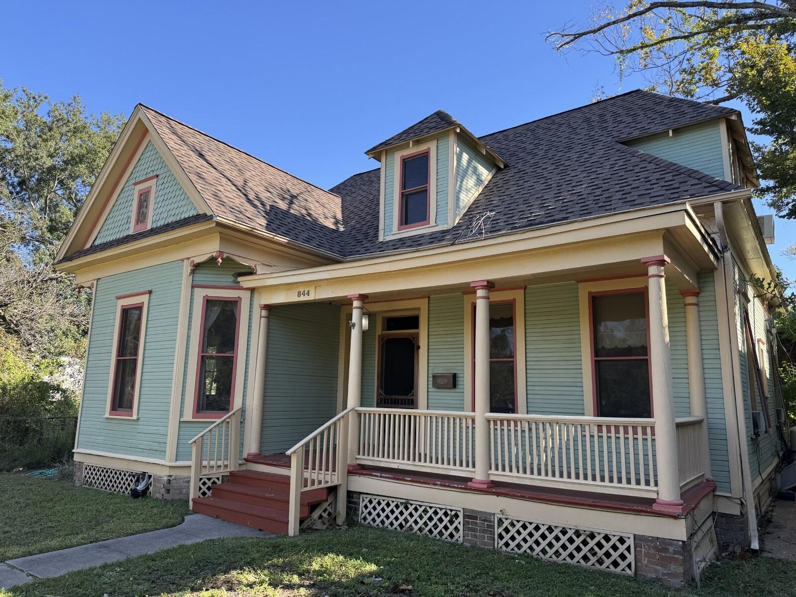 Property Photo:  844 Cortlandt Street  TX 77007