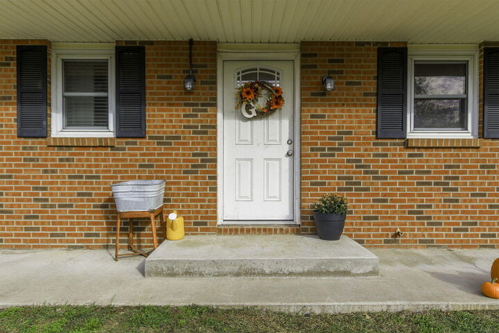 Property Photo: 212 Meadowlake Drive MO 65265