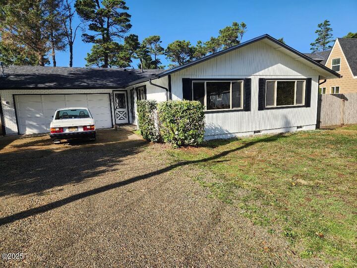 Property Photo: 3735 Sea Mist Avenue OR 97341