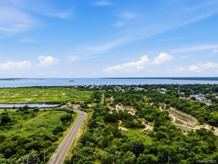 Property Photo:  7 Fairlawn Court  NY 11967 