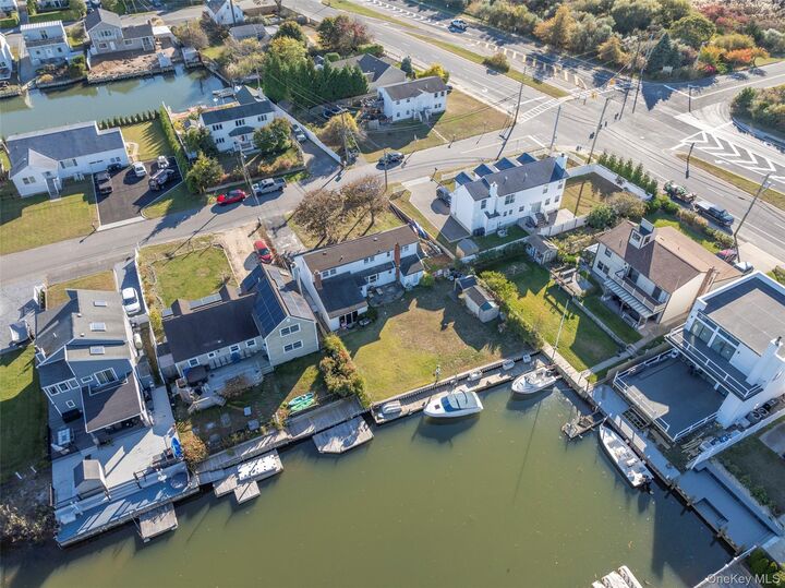 Property Photo:  7 Fairlawn Court  NY 11967