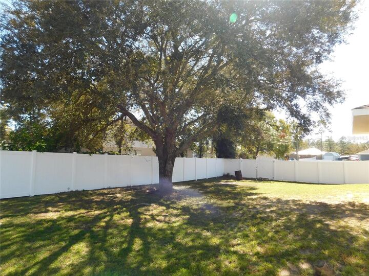 Property Photo: 6191 Hemlock Road FL 34472