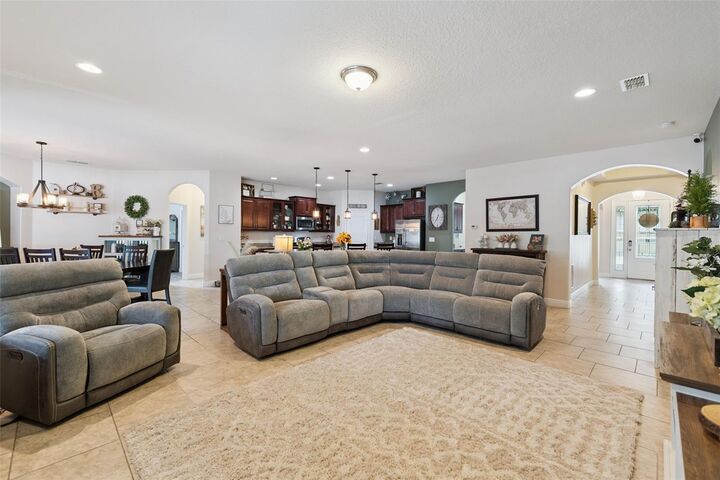 Property Photo: 117 Magneta Loop FL 33823