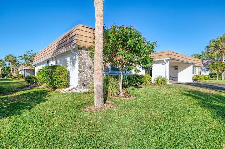 Property Photo:  2505 Riverbluff Parkway V196  FL 34231