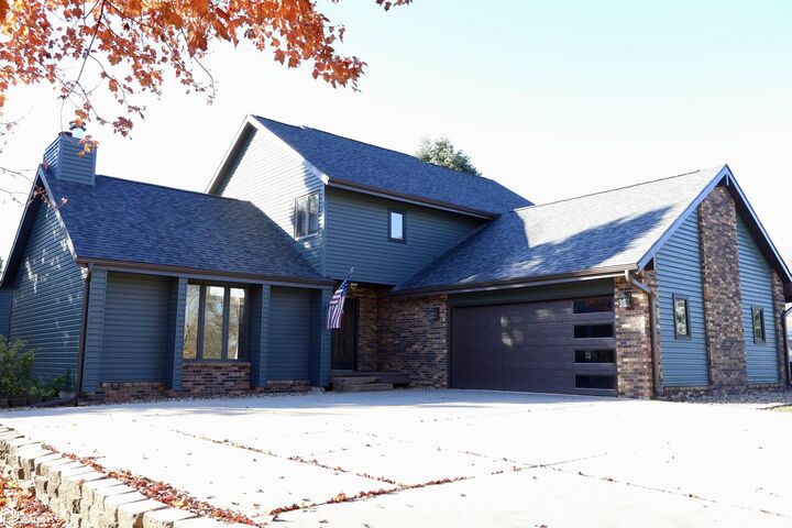 Property Photo: 612 Westwood Drive IA 50158