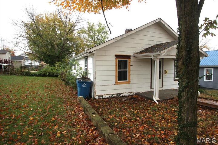 Property Photo: 807 N Mine Street MO 63664