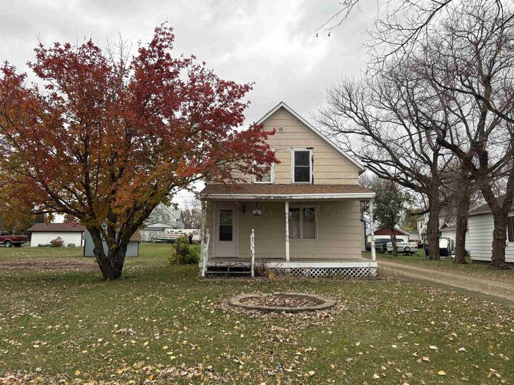 Property Photo: 306 Cedar St ND 58736