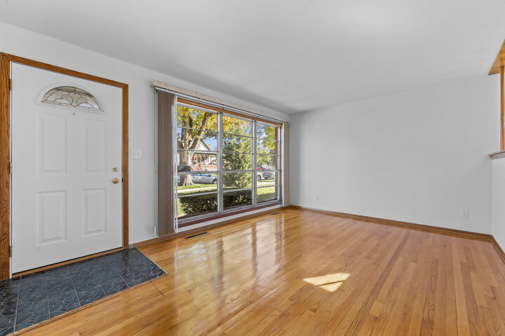 Property Photo:  1724 Illinois Street  IL 60018