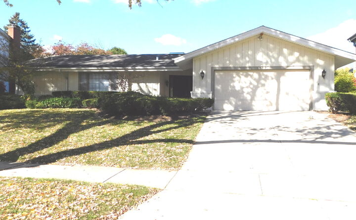 1117 Summit Hills Lane  Naperville IL 60563 photo